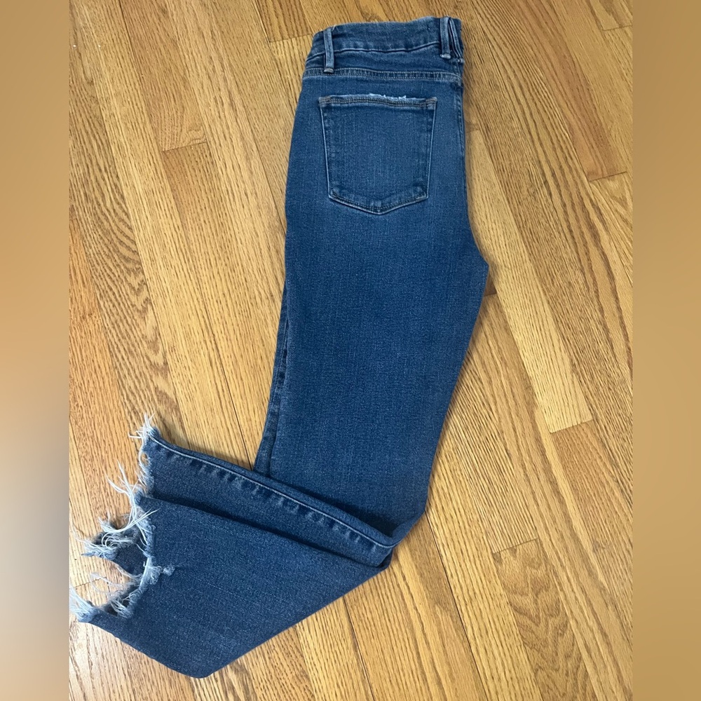 Good American Blue Distressed Asymmetrical Hem Cropped Jeans size 4 27 Cotton